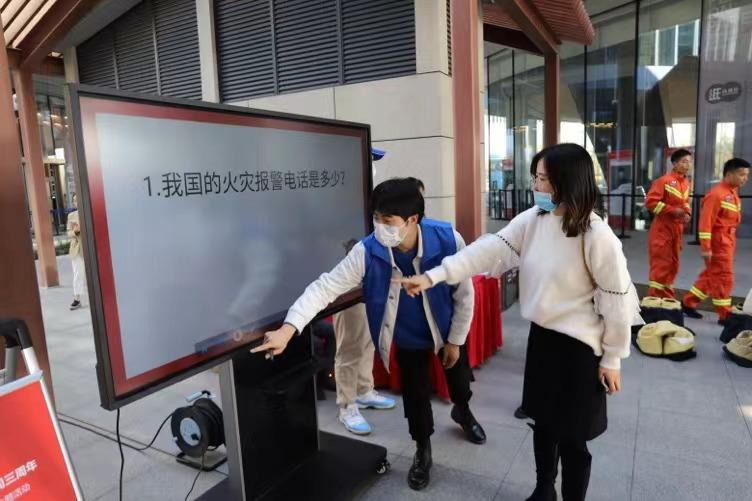 逃生最新作品，時(shí)代的挑戰(zhàn)與生存希望的曙光